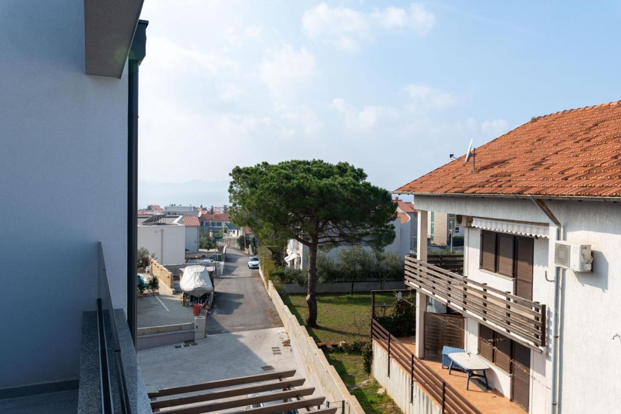 Sea Breeze Apartment *